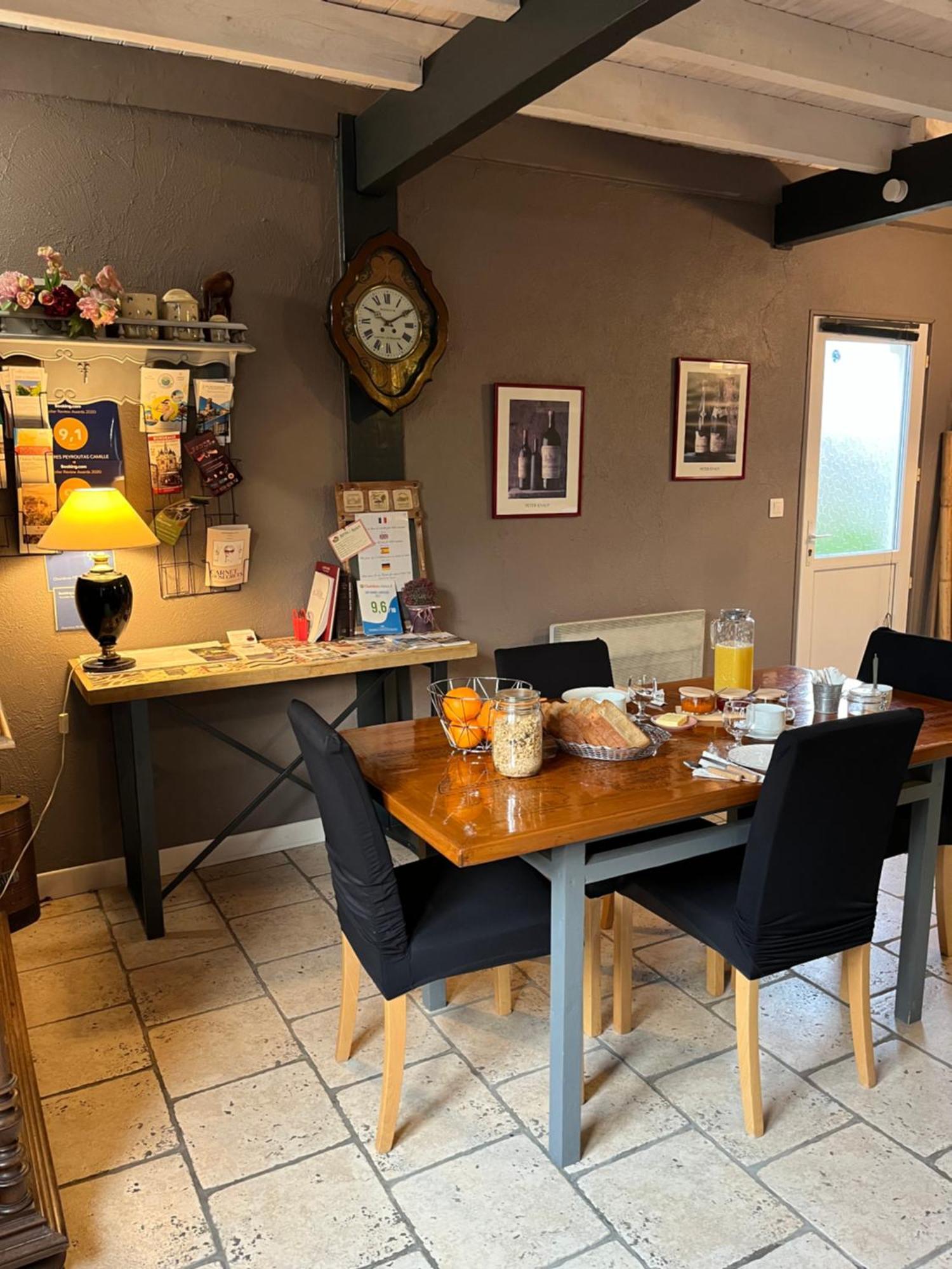 2 Peyroutas à St Emilion Couette-café 3*